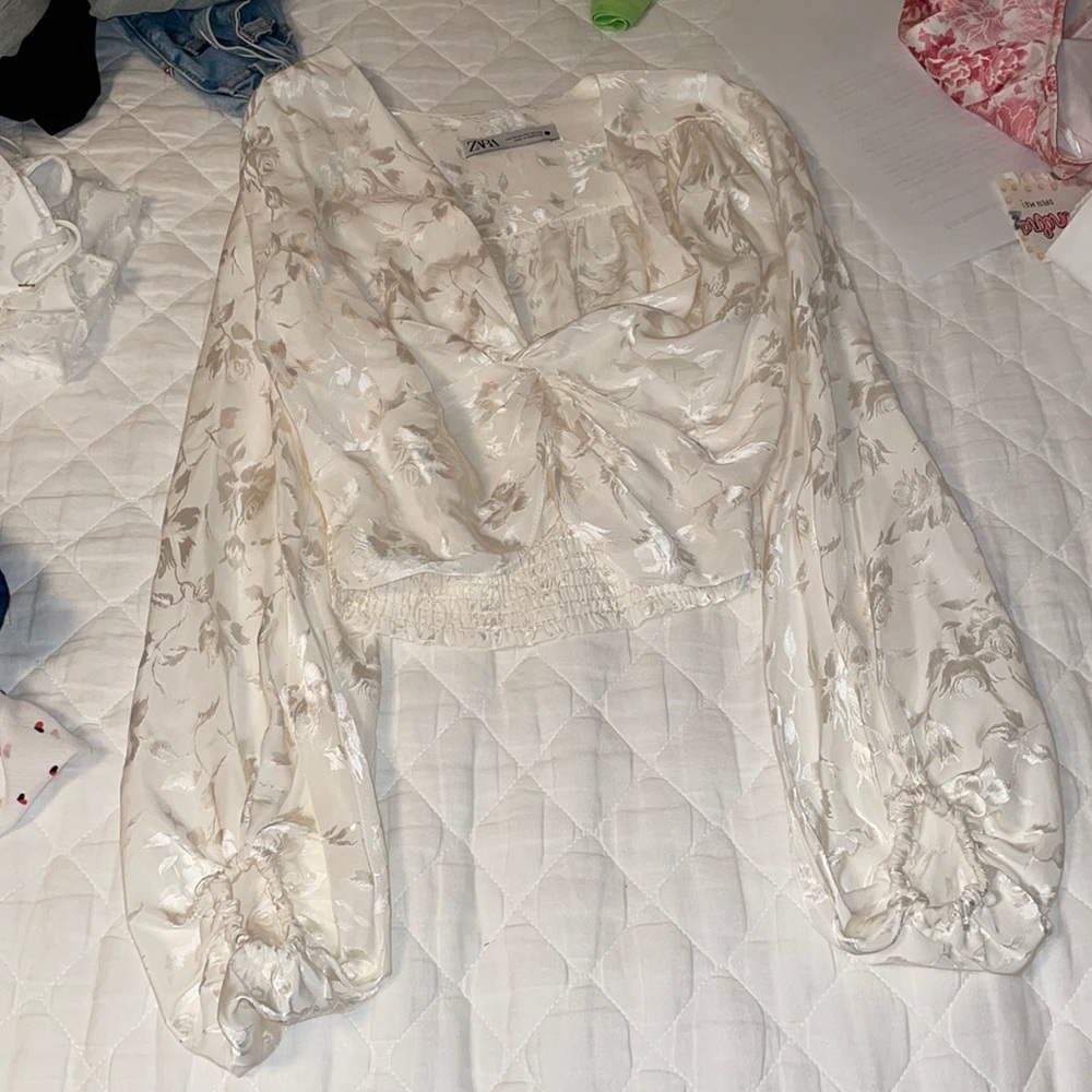 Zara top never worn